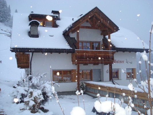 Foto Außenansicht Ferienwohnungen auf dem Bauernhof Lü de Bolser