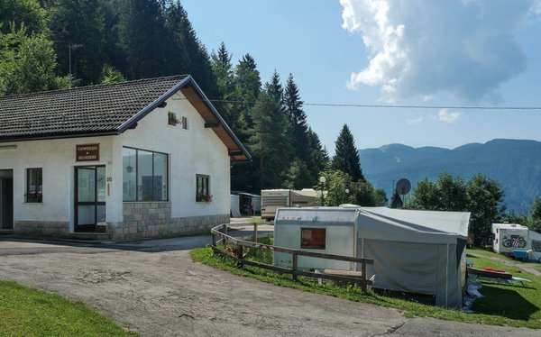 Sommer Präsentationsbild Campingplatz Belvedere Lavarone