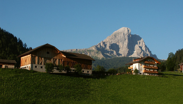 Foto Außenansicht Ferienwohnungen auf dem Bauernhof Maso Corjel