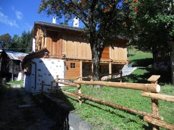 Foto esterno in estate Tabià Su'n Coi