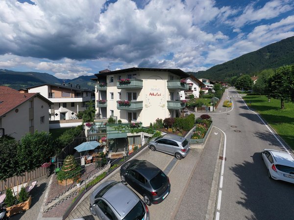 Foto estiva di presentazione Hotel Akelei