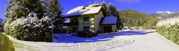 Foto esterno in inverno Vera