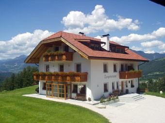 Foto Außenansicht Ferienwohnungen auf dem Bauernhof Zangerlechnhof