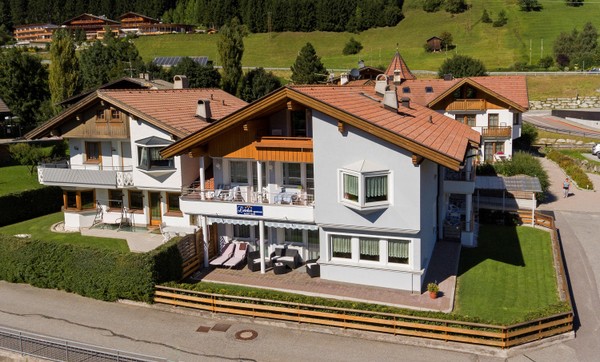 Foto Außenansicht Ferienhaus Chalet Villa Lercher
