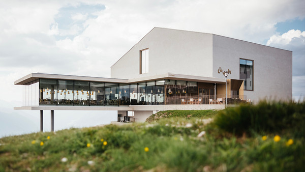 Foto Außenansicht Alpinn Food Space and Restaurant