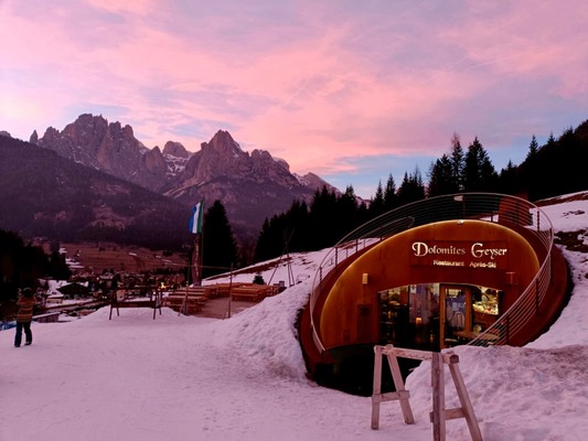 Photo exteriors Dolomites Geyser Restaurant Après Ski