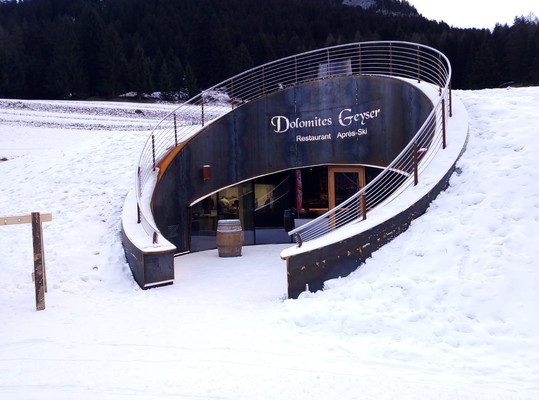 Photo exteriors Dolomites Geyser Restaurant Après Ski