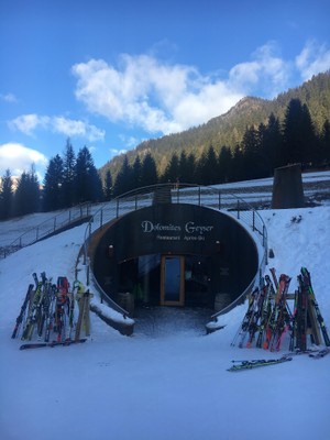 Photo exteriors Dolomites Geyser Restaurant Après Ski