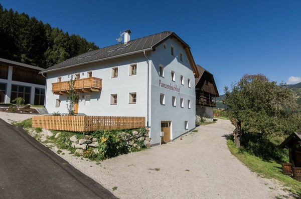 Photo exteriors Farmhouse apartments Panzenbachhof