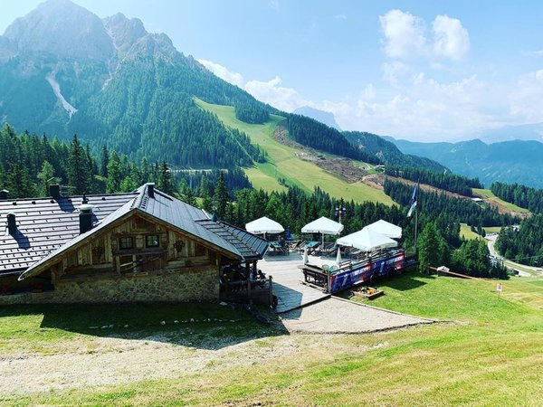 Foto esterno in estate Ücia Bivacco