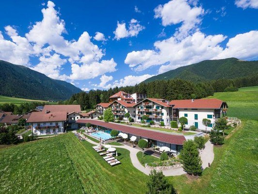 Photo exteriors Dolomit Family Hotel Garberhof