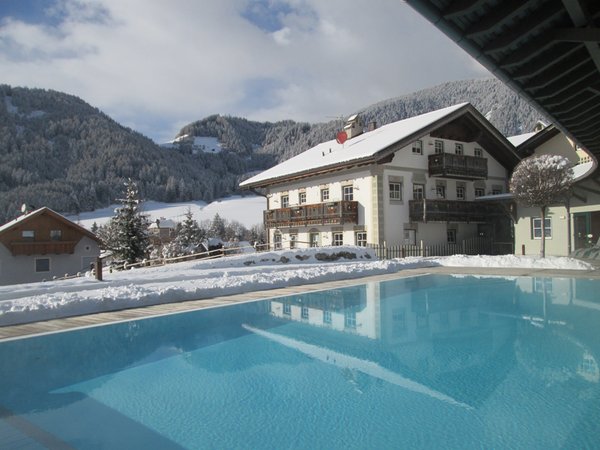 Foto esterno in inverno Dolomit Family Resort Garberhof