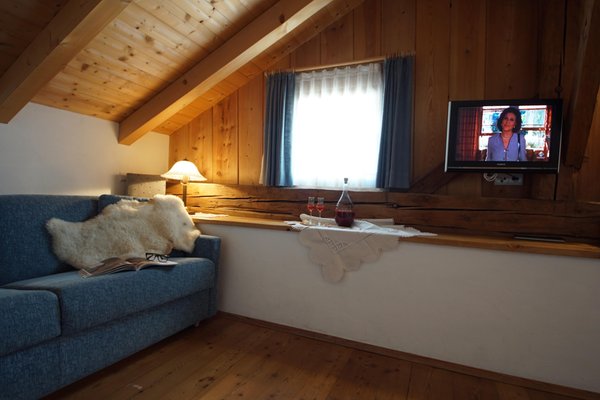 Das Wohnzimmer Ferienwohnungen auf dem Bauernhof Osteria Plazores - rustic sleep
