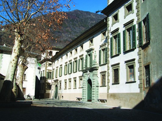 Foto Außenansicht Palast Salis