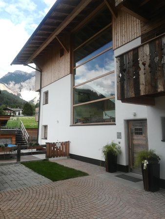 Foto Außenansicht im Sommer Mountainlodge Luxalpine