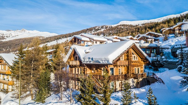 Foto Außenansicht Ferienwohnungen Chalet Snowflake