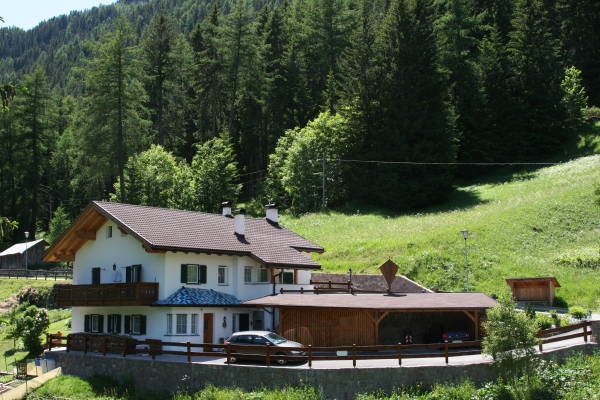 Foto Außenansicht im Sommer Cësa Vedla