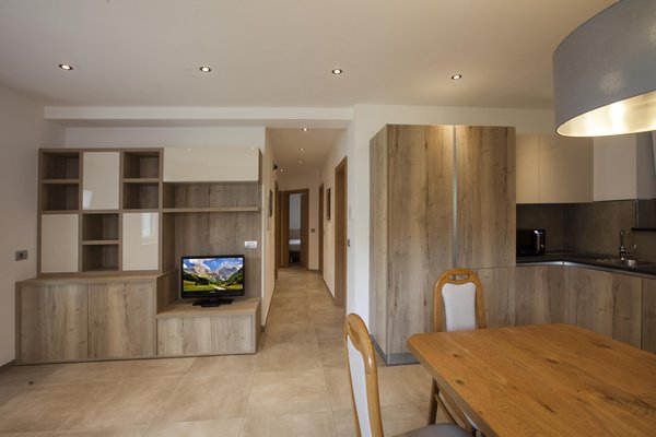 La zona giorno Fiemme Home Mountain Apartment