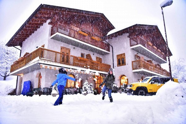 Foto esterno Alpen Hotel Rabbi