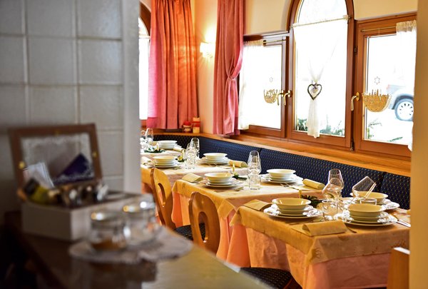 Das Restaurant San Bernardo (Val di Rabbi) Alpen Hotel Rabbi