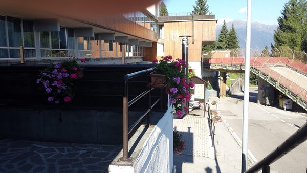 Foto esterno in estate Lores 2