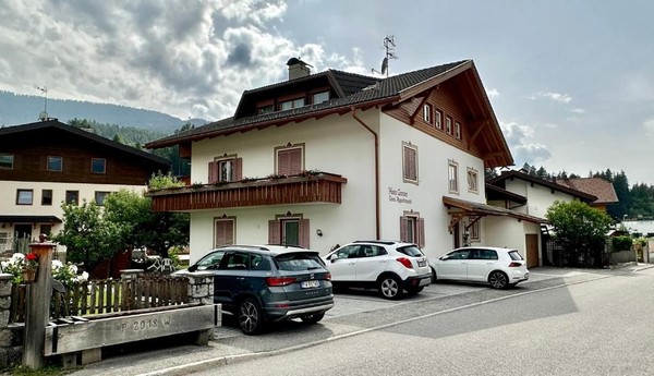 Foto esterno Garni + Appartamenti Haus Gasser