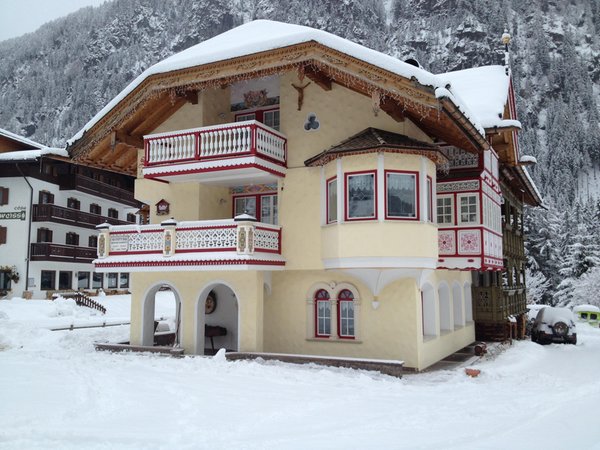 Foto esterno in inverno Majon Sotroi