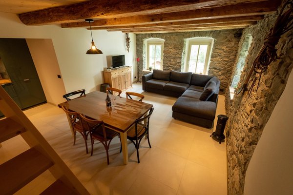 La zona giorno Rocca Bruna Apartments