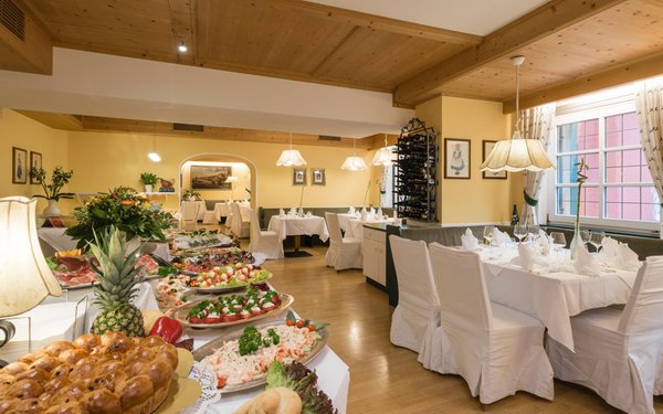 The restaurant San Candido / Innichen Cavallino Bianco / Weisses Rössl
