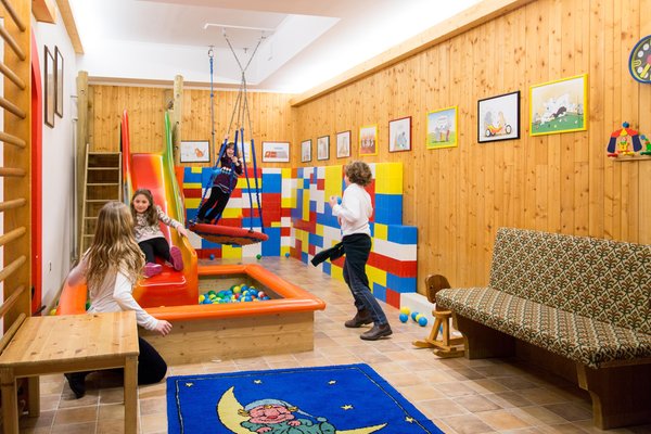 The children's play room Hotel Cavallino Bianco / Weisses Rössl