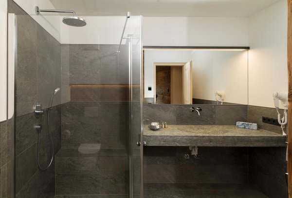 Foto del bagno B&B in agriturismo Zwiglhof