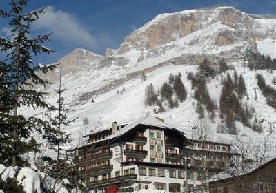 Foto Außenansicht Hotel Sporthotel Arabba