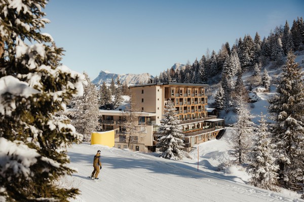 Foto Außenansicht Boè Sports & Nature Hotel