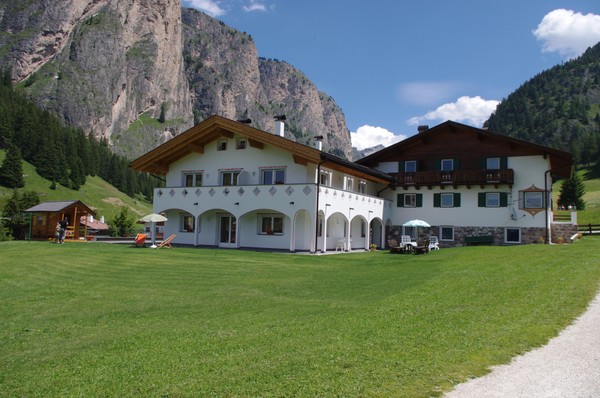 Foto Außenansicht Apartments Cësa Helene