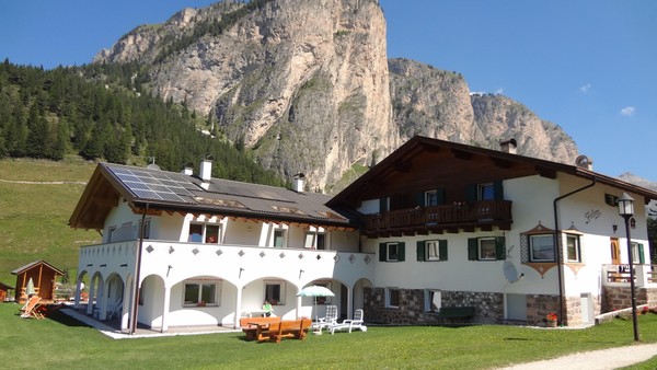 Photo exteriors Apartments Cësa Helene