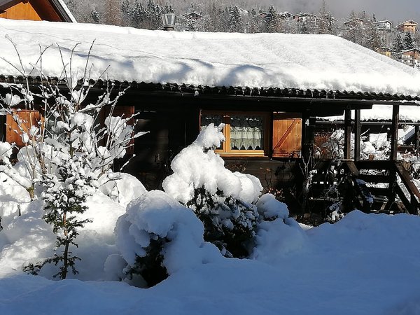 Foto esterno in inverno Chalet Orse e Rose