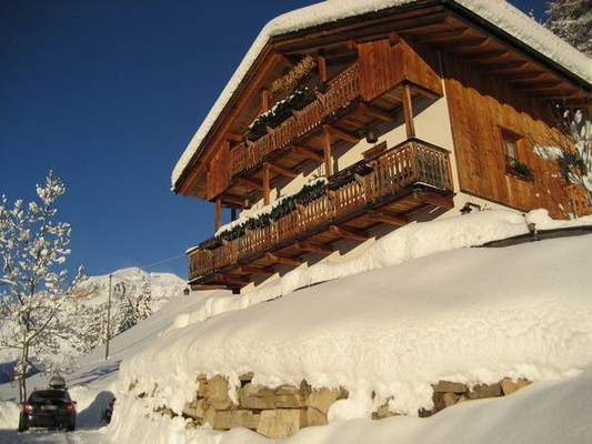 Photo exteriors Farmhouse apartments El Cirum