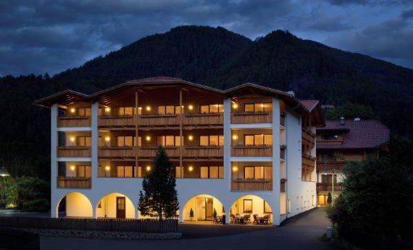 Photo exteriors in summer Alpenrose - Südtiroler Wirtshaushotel