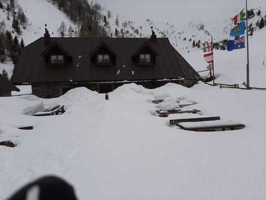 Foto esterno Rifugio con camere Pietro Fabiani