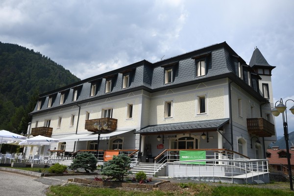 Foto esterno Hotel Saisera