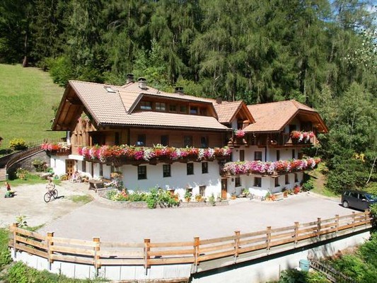 Foto Außenansicht B&B + Ferienwohnungen auf dem Bauernhof Leithäusl