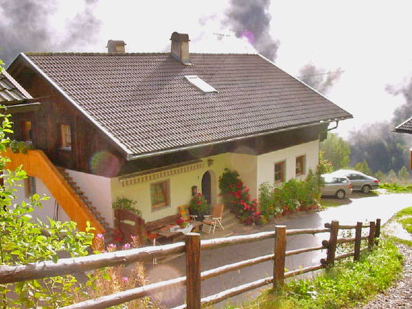 Foto esterno in estate Rastnerhof