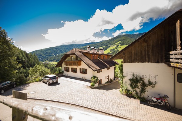 Foto esterno Appartamenti in agriturismo Übersteiner