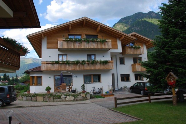 Photo exteriors Rooms + Apartments Haus Kargruber