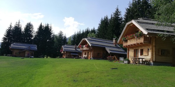 Foto Außenansicht Ferienwohnungen Gli Chalet di Rutte