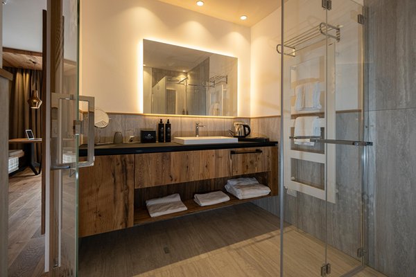 Foto del bagno Ciampedie Luxury Alpine Spa Hotel