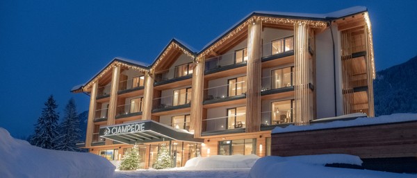 Foto esterno Ciampedie Luxury Alpine Spa Hotel