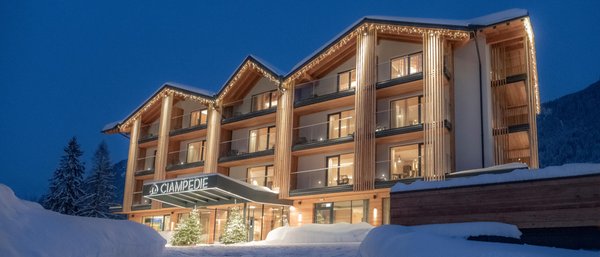 Foto invernale di presentazione Ciampedie Luxury Alpine Spa Hotel