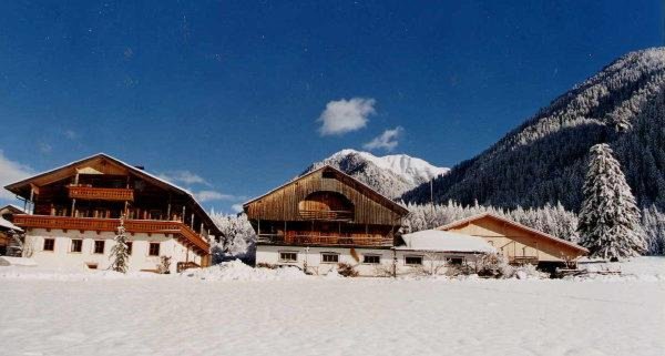 Winter Präsentationsbild Ferienwohnungen auf dem Bauernhof Mudlerhof