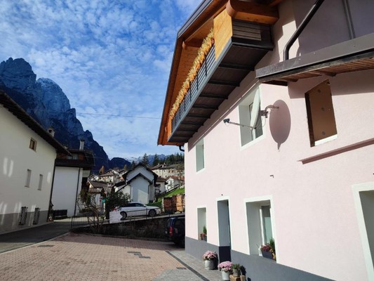 Foto Außenansicht Ferienwohnungen Sweet Dolomites